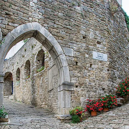 Over The Hilltop By Interhome Βίλα Bencani