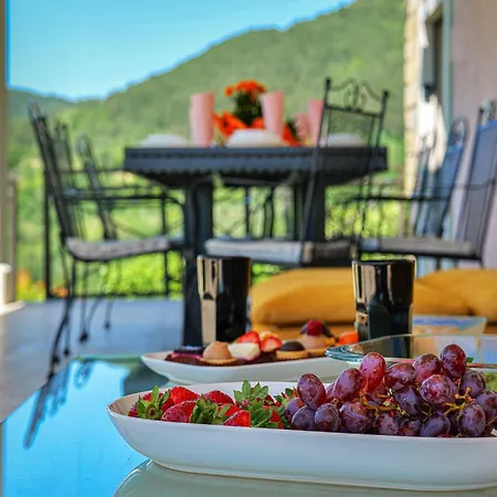 Over The Hilltop By Interhome فيلة Bencani